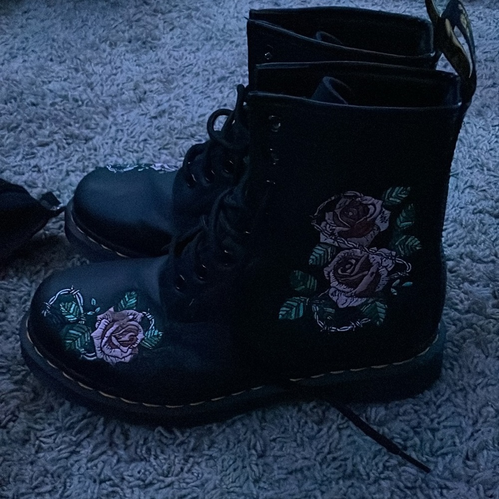 boot flowers - Picture 2 of 3